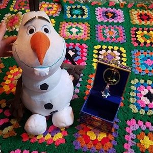 Disney Parks Frozen Bundle! Music box + backpack